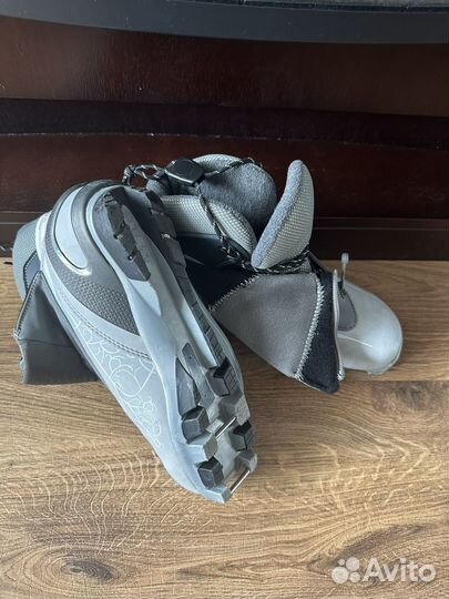 Лыжные ботинки и крепления типа 