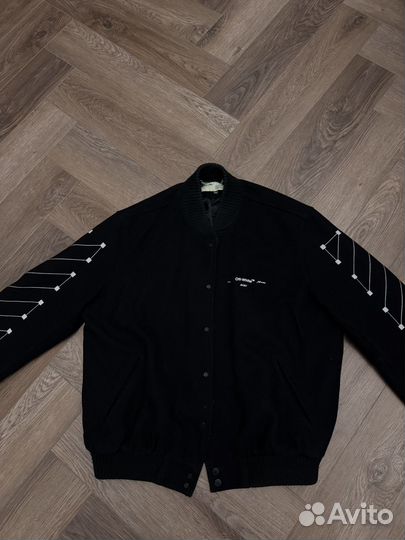 Бомбер off white