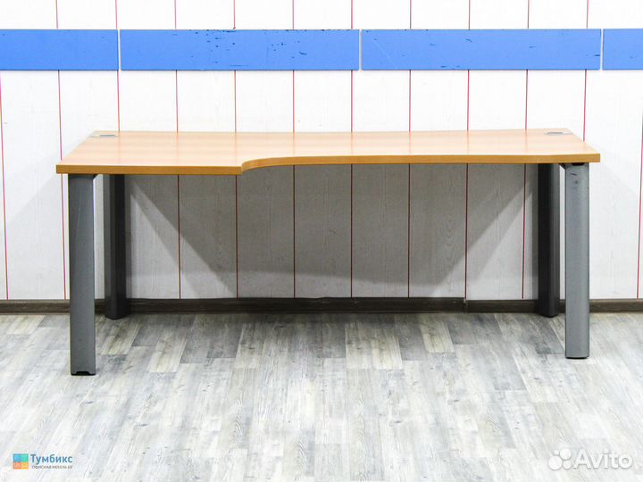 Стол офисный угловой