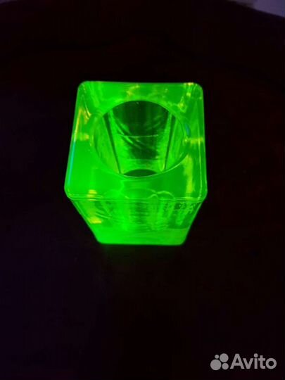 Урановое стекло. Ваза, емкость. Чехия