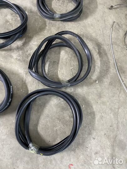 Уплотнитель двери Renault Fluence I (2009–2013)