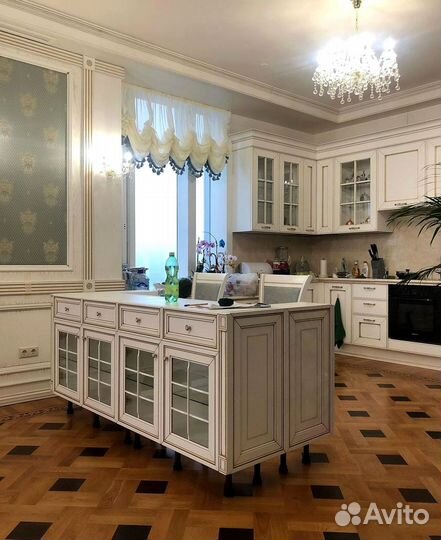 Кухни на заказ с выдвижными ящиками