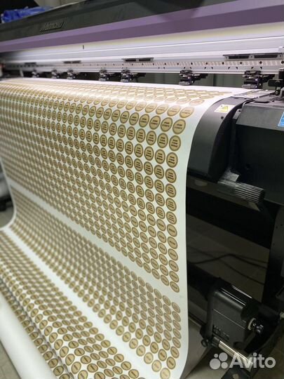 Печать наклеек / наклейки с контурной резкой