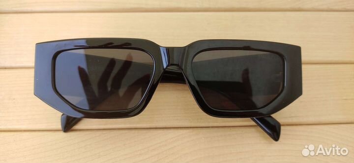 Солнцезащитные очки prada