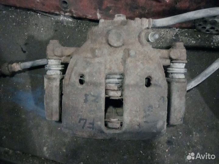 Суппорт тормозной передний colt z3