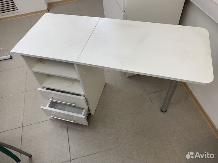 Маникюрный стол складной