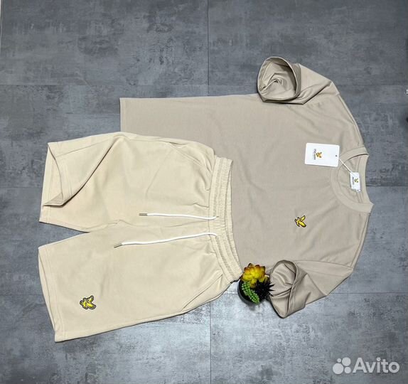 Летний мужской костюм 