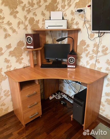 Компьютерный стол