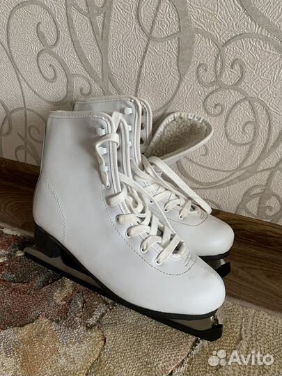 Коньки фигурные утепленные стелька 26 си