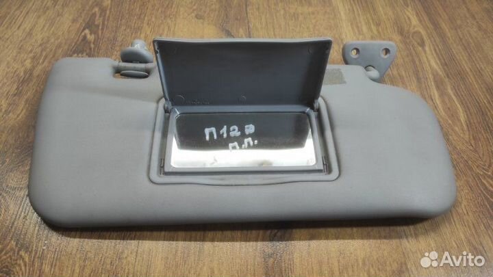 Козырек солнцезащитный передний правый Nissan