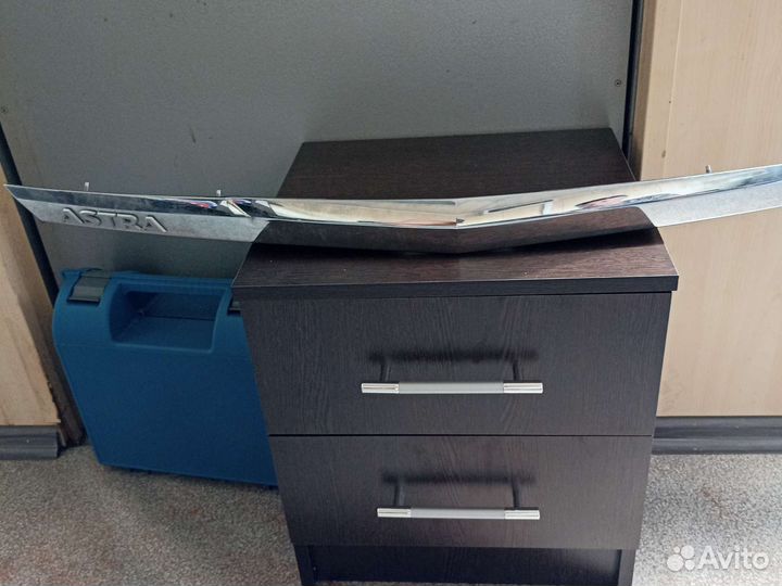 Накладка крышки багажника opel astra h