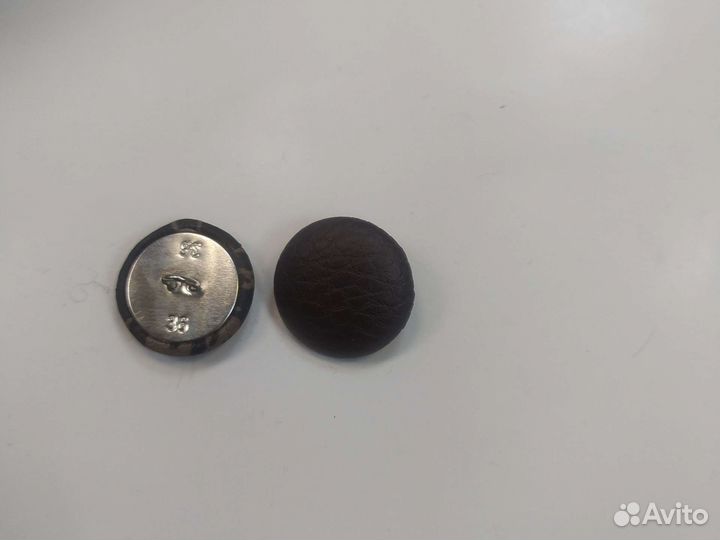 Пуговицы под обтяжку