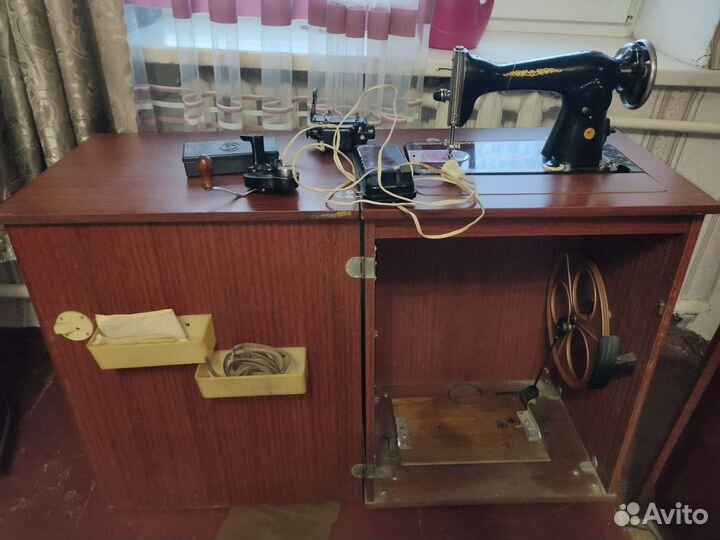 Швейная машина Подольск 2м