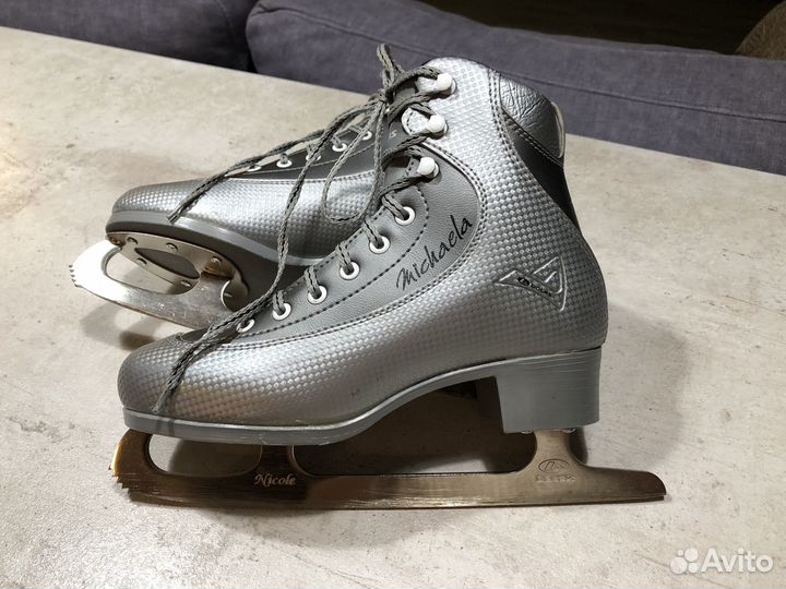 Коньки фигурные женские