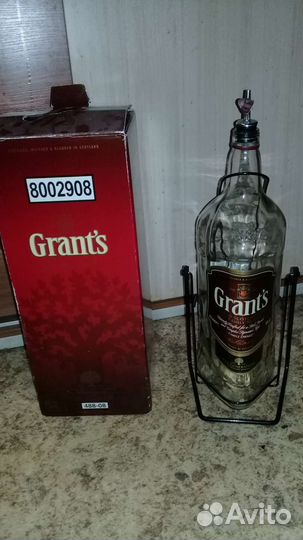 Большая бутылка из под виски на подставке (качели)