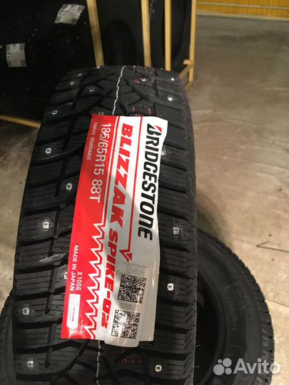Bridgestone Blizzak Spike-02 185/65 R15 88T