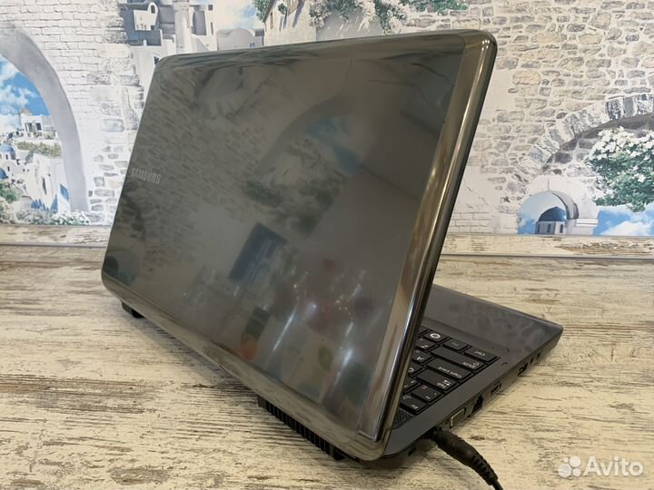 Добротный Samsung (15'6/120GB/RAM 3GB)