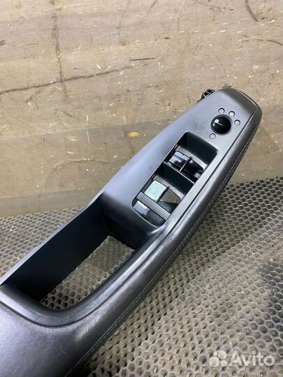 Накладка передней левой двери внутренняя Audi Q5