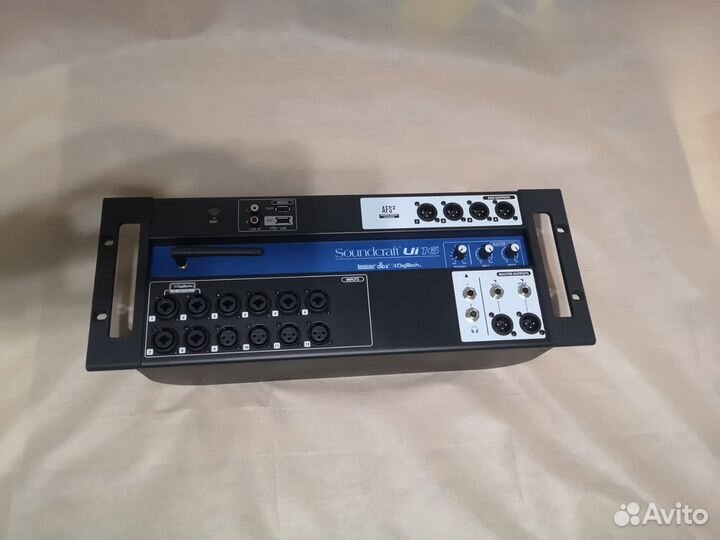 Цифровой микшерный пульт Soundcraft Ui 16
