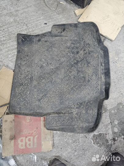 Резиновый ковёр багажника bmw e87 e81 1-series