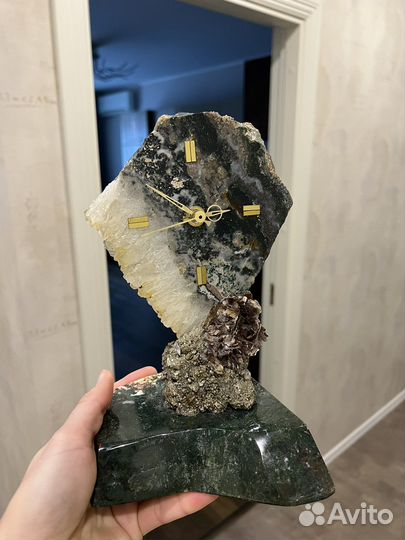 Часы из малахита и других самородков