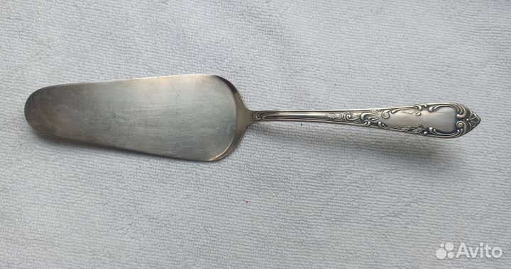 Старинная лопатка для десерта. Клеймо корона 100