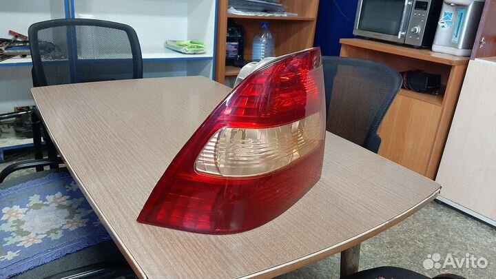 Задний фонарь toyota corolla 120