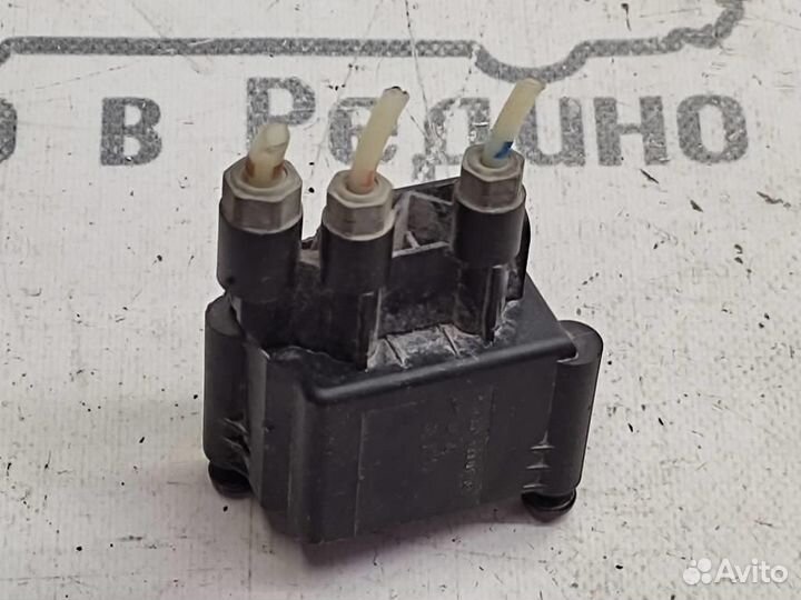 Блок клапанов пневмоподвески w251 R-class 272.9