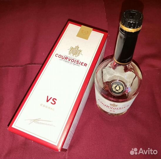 Бутылка с коробкой от Qourvoisier 0,7л