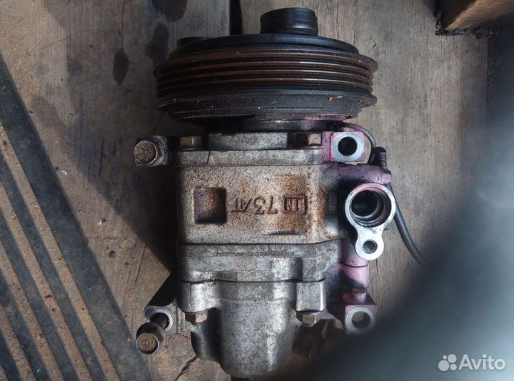 Компрессор кондиционера Мазда демио 2001 Dw3w B3 2