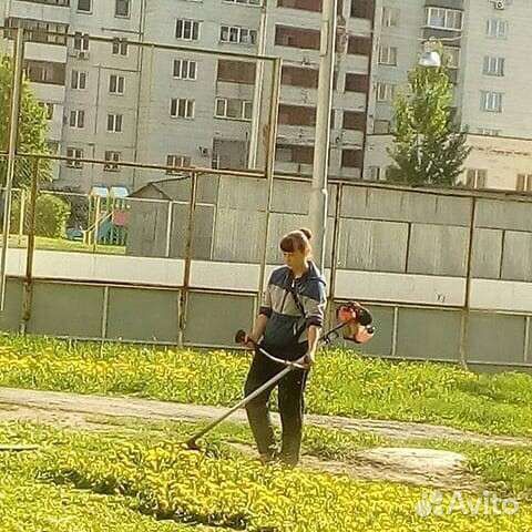 Покос травы триммером