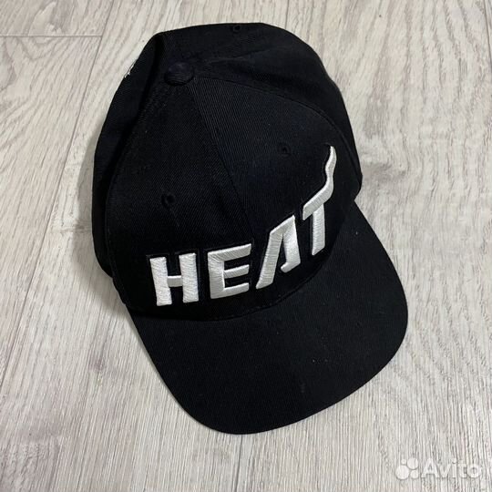 Бейсболка mitchell ness Miami Heat