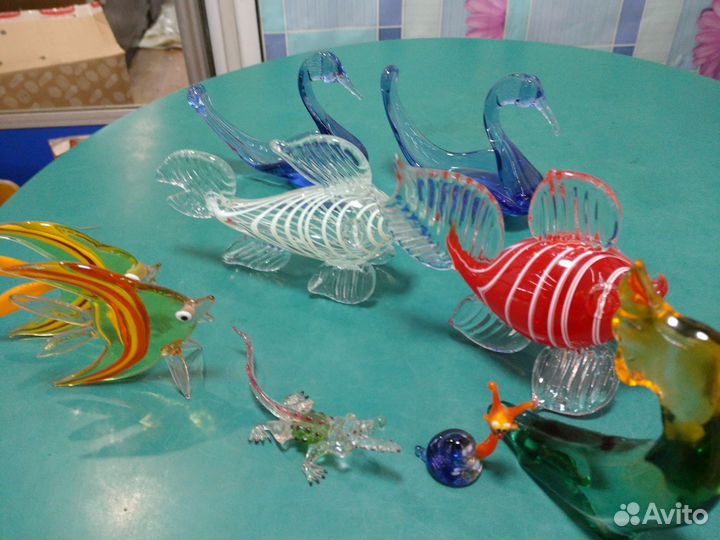 Фигурки из цветного стекла