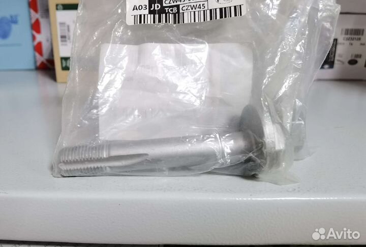 Болт развальный заднего кулака Land Rover