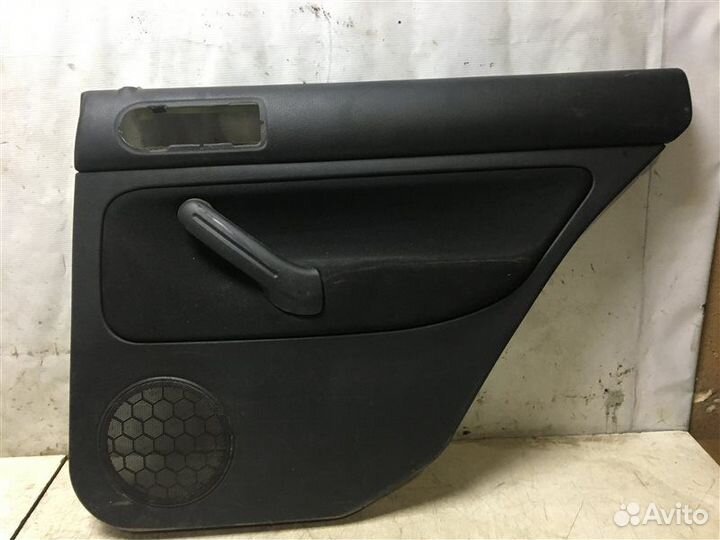 Обшивка двери задней правой Volkswagen Golf IV/Bor
