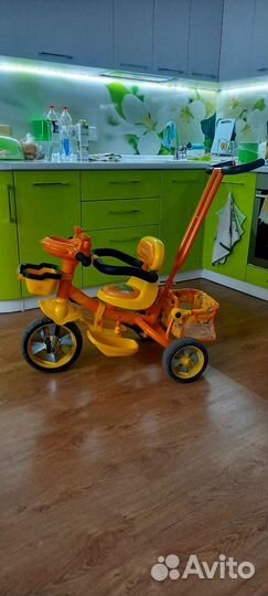 Детский трехколесный велосипед бу