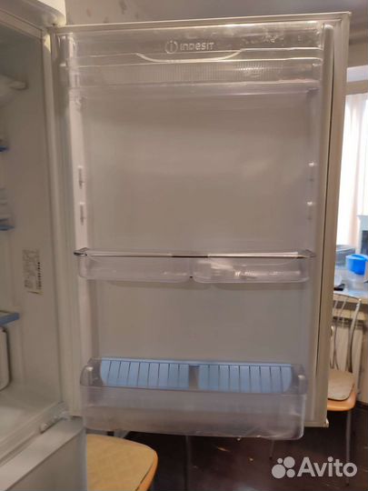Холодильник indesit