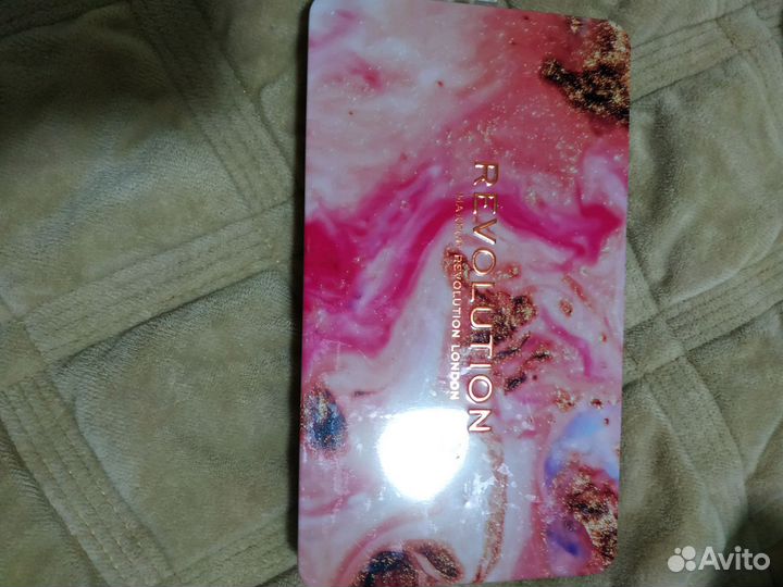 Палетка теней revolution