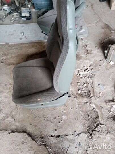 Сиденье переднее левое Dodge Caravan grand 3.3