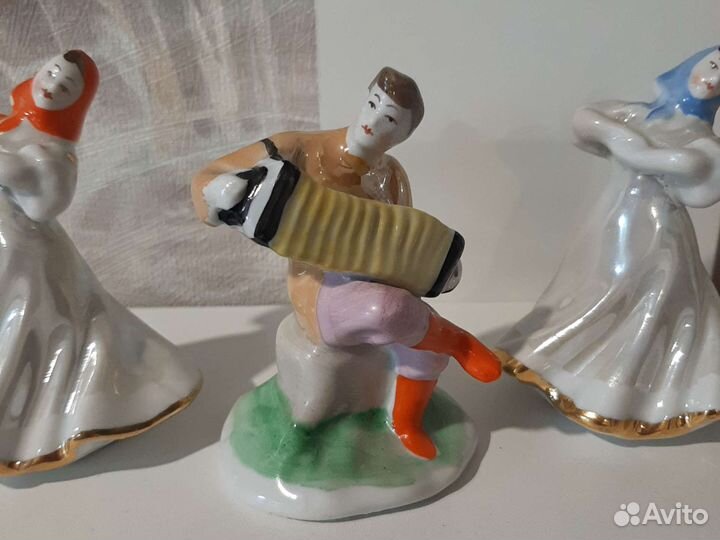 Статуэтка Русский перепляс Гармонист и Плясуньи