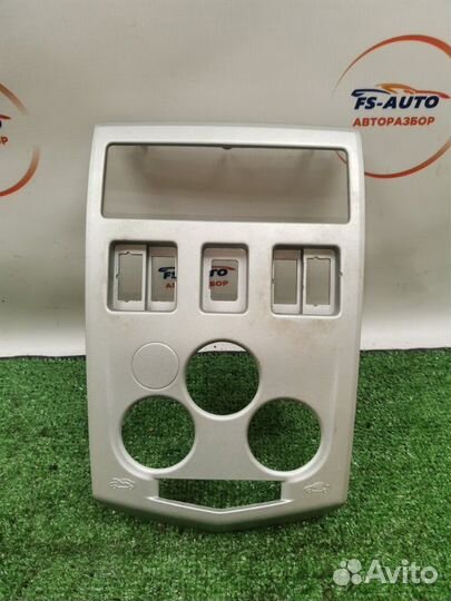 Рамка магнитолы Renault Logan седан 1.4 K7JA710