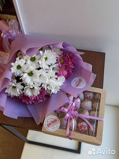 Набор цветы и клубника