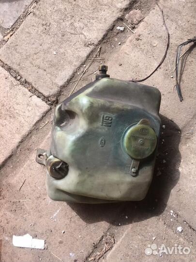 Бачок стеклоомывателя насосом от Ople Omega A