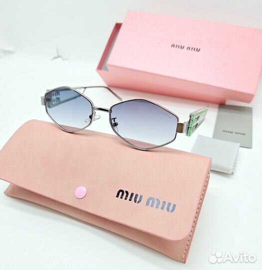 Солнцезащитные очки Miu Miu