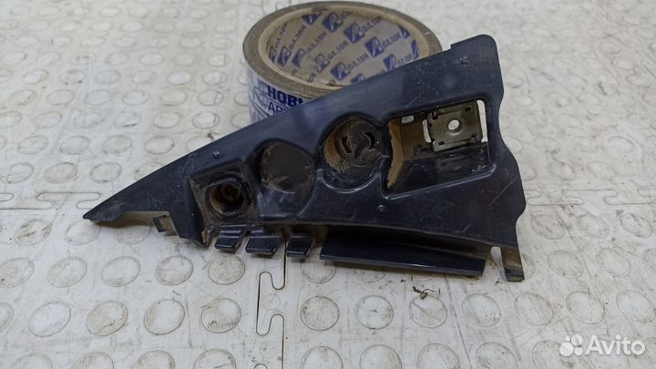 Спойлер крышки багажника задний левый Renault