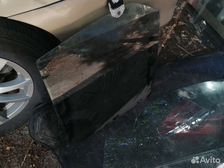 Стекло двери заднее правое Land Rover Discovery