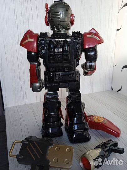 Игрушки: 2 робота с пультом