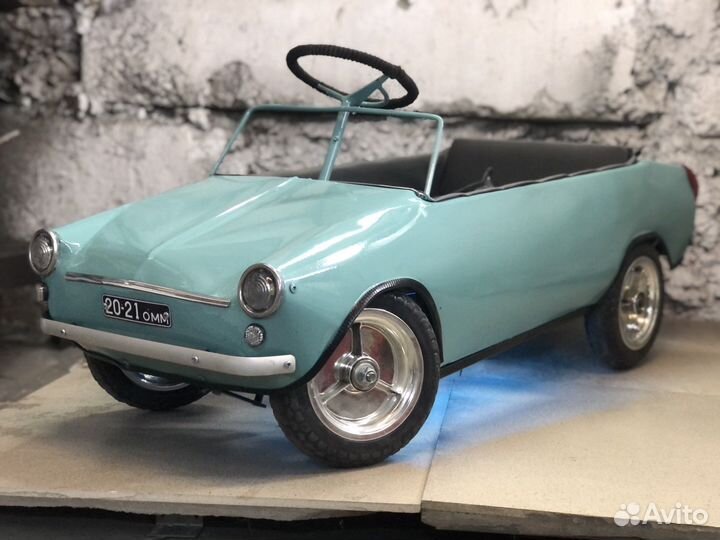 Детская педальная машина