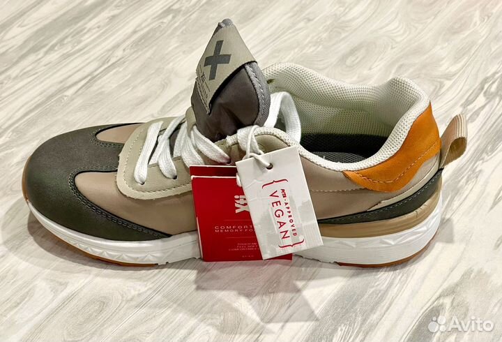 Кроссовки детские