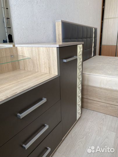 Спальный гарнитур